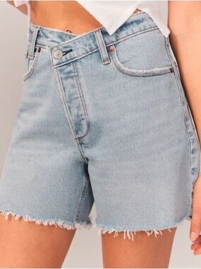 Abercrombie & Fitch | The Dad Criss Cross High Rise Shorts Size 28 Light Wash